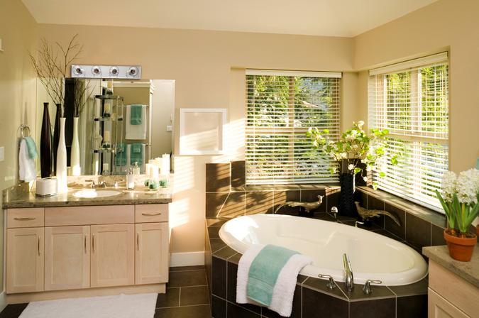 Westinghouse 6644900 Four Light Indoor Bath Bar Mirror